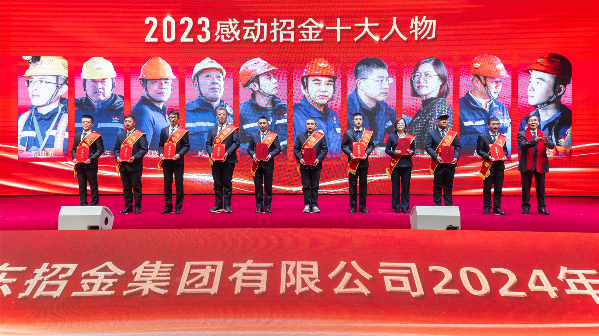 1706939424717015132.jpg 翁占斌給感動人物頒獎.jpg